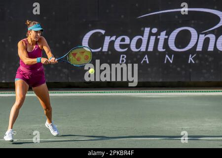 Charleston, SC, USA. 6. April 2023. (4) BELINDA BENCIC SUI spielt bei der WTA Series für die Credit One Charleston Open in Charleston, SC, USA gegen SHELBY ROGERS USA. (Kreditbild: © Walter G. Arce Sr./ZUMA Press Wire) NUR REDAKTIONELLE VERWENDUNG! Nicht für den kommerziellen GEBRAUCH! Stockfoto