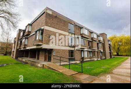 West Court of Churchill College, Teil der University of Cambridge, Ostengland, für Studentenunterkünfte genutzt Stockfoto