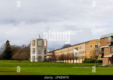 Das Moller Institute auf dem Gelände des Churchill College, Teil der University of Cambridge, Ostengland Stockfoto