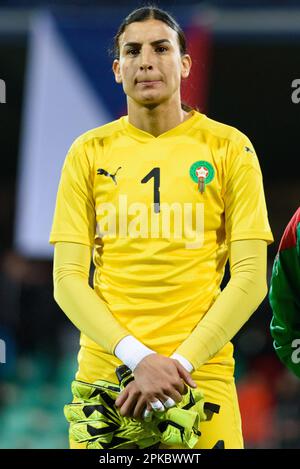Torhüter Khadija Er-Rmichi (1 Marokko) während der Nationalhymne vor der internationalen Freundschaft zwischen Tschechien und Marokko im Letni-Stadion in Chomutov. (Sven Beyrich/SPP) Stockfoto