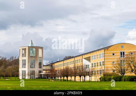 Außenansicht des Moller Institute auf dem Gelände des Churchill College, Teil der University of Cambridge, Ostengland Stockfoto