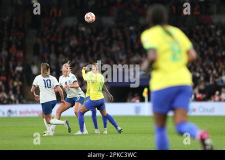 London, Großbritannien. 06. April 2023. Alessia Russo of England Lionesses sieht den Ball beim CONMEBOL-UEFA WOMEN's CHAMPIONS CUP FINALISSIMA Match zwischen England Women und Brasilien Women am 6. April 2023 im Wembley Stadium, London, England. Foto: Joshua Smith. Nur redaktionelle Verwendung, Lizenz für kommerzielle Verwendung erforderlich. Keine Verwendung bei Wetten, Spielen oder Veröffentlichungen von Clubs/Ligen/Spielern. Kredit: UK Sports Pics Ltd/Alamy Live News Stockfoto