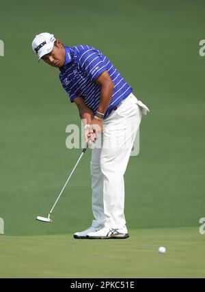 Augusta, USA. 6. April 2023. Hideki Matsuyama aus Japan legt in der ersten Runde des Masters-Golfturniers 2023 im Augusta National Golf Club in Augusta, USA, am 6. April 2023. Kredit: Wu Xiaoling/Xinhua/Alamy Live News Stockfoto