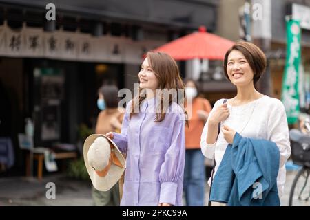 Frauen, die sehen Stockfoto