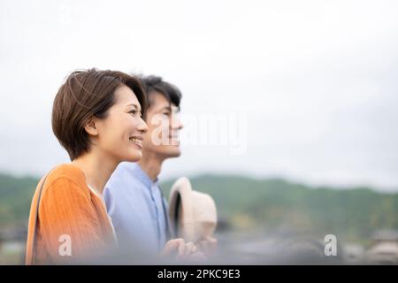 Männer und Frauen, die sehen Stockfoto
