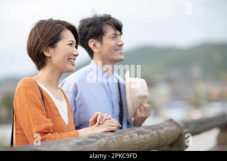Männer und Frauen, die sehen Stockfoto