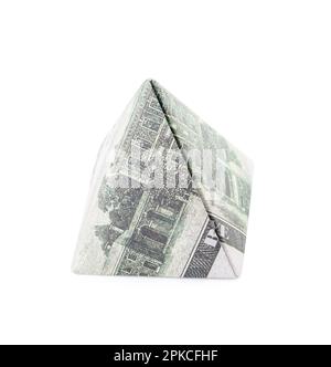 Origami-Pyramide aus Dollar-Banknoten auf weißem Hintergrund Stockfoto