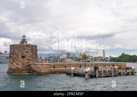 Fort Denison, Teil des Sydney Harbour National Park, ist ein Strafort und eine Verteidigungseinrichtung auf der kleinen Insel Pinchgut Stockfoto