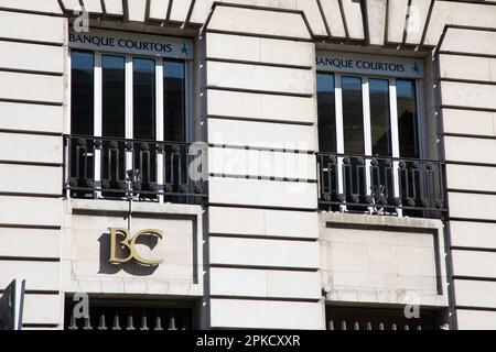 Bordeaux , Aquitaine France - 04 02 2023 : Banque Courtois Markenzeichen bc und Textlogo vor dem Gebäude der französischen Bankagentur Stockfoto