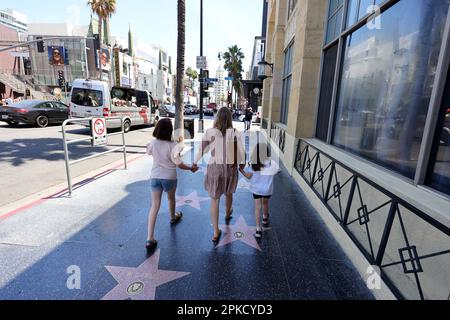 Allgemeiner Blick auf den Hollywood Stars Walk of Fame, Hollywood Boulevard, Los Angeles, Kalifornien, USA. Stockfoto