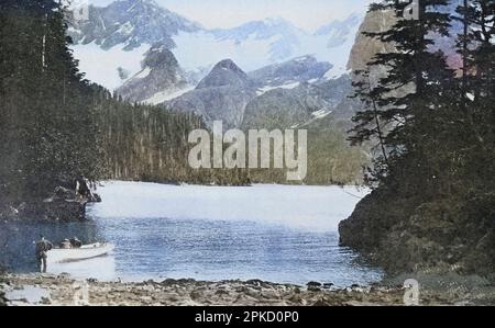 Machine Colorierte die landschaftliche Schönheit die frühen Entdecker entdeckten aus dem Buch " Alaska, Our beautiful northland of Opportunity " von Agnes Rush Burr, Eine Beschreibung der Flüsse, Berge, Gletscher, Vulkane, Und andere schöne und ungewöhnliche Landschaften und der Seltenen Freuden Es bietet Reisenden, Großwildjägern, Bergsteigern, Entdeckern, Städten und Pioniersiedlungen, die Government Railroad und den Mount McKinley National Park, seine reichen Ressourcen, seine Öffnungen für neue Unternehmen; Ihre Indianer, ihre primitiven Bräuche und ihre gegenwärtige Entwicklung; ihr romantischer Early Hi Stockfoto