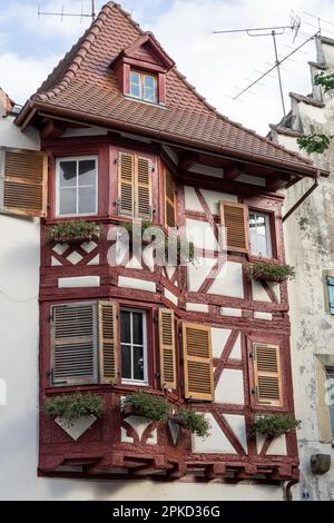 Halbe Fachwerkhaus Gebäude in Eguisheim in Haut-Rhin-Elsass-Frankreich Stockfoto