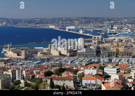 Blick auf Marseille von Notre-dame-de-la-Garde, Vieux Port, Old Port, Marseille Europort, Port autonome de Marseille, Fort St Jean, Fort Saint Jean Stockfoto