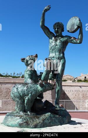 Bärentrainer, Bronzestatue Le Dresseur d'Oursons, vor dem Parvis St Laurent, Place de la Tourette, Marseille, Frankreich Stockfoto