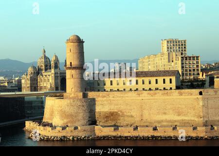 MuCEM, Museum der europäischen und mediterranen Zivilisationen, Fort St Jean, Fort Saint-Jean, Kathedrale de la Major, Hafen, Marseille Europort Stockfoto