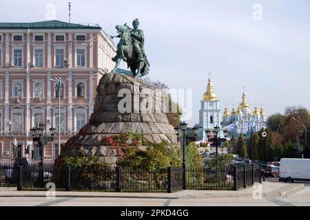 Bohdan Khmelnytsky Monument, Reiterstatue des Kosackhetmanns Bohdan Khmelnytsky, St. Michaels Kloster, Sophia-Platz, Kiew, Ukraine Stockfoto