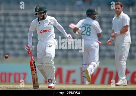 Mushfiqur rahim und Tamim Iqbal Khan am vierten Tag des alleinigen Testspiels zwischen Bangladesch und Irland in der Sher-e-Bangla National Cricket St. Stockfoto