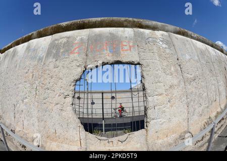 Überreste, Berliner Mauer, Niederkirchnerstraße, Kreuzberg, Berlin, Deutschland Stockfoto