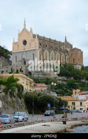 Lungomare Giovanni Caboto, Chiesa di San Francesco, Altstadt, Gaeta, Lazio, Italien Stockfoto