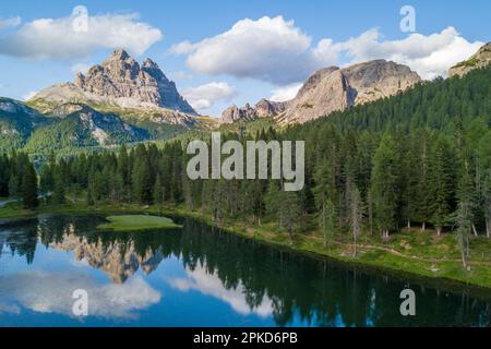 Luftaufnahme des Antorno-Sees in den Dolomiten, Italien. Stockfoto