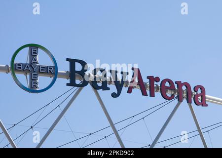 BayArena Lettering, Bayer Cross, Fußballstadion, Bayer 04 Leverkusen, Leverkusen, Nordrhein-Westfalen, Deutschland Stockfoto