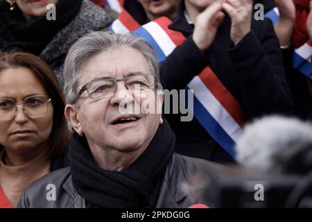 Paris, Frankreich. 6. April 2023. Jean-Luc Mélenchon (LFI) nimmt am elften Tag des Protests gegen die Rentenreform Teil. Stockfoto