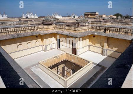 Innenausstattung und Dachterrasse von Shri Madhavendra Bhavan, Jaipur, Rajasthan, Indien Stockfoto