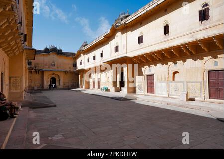 Innenräume von Shri Madhavendra Bhavan, auf dem Gelände von Nahargarh Fort, Jaipur, Rajasthan, Indien Stockfoto