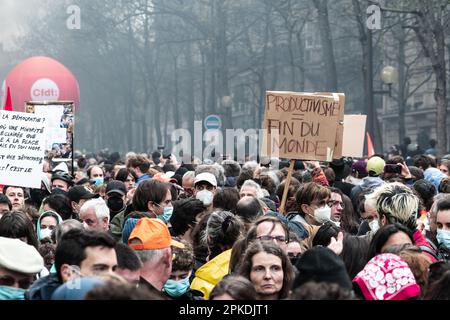 Paris, Frankreich, 04. April 2023. Demonstration zum Protest gegen die Rentenreform - Jacques Julien/Alamy Live News Stockfoto