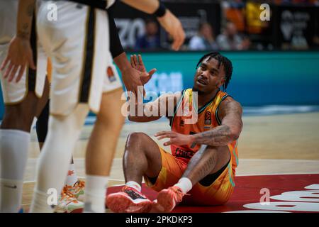 Valencia, Spanien. 06. April 2023. Chris Jones aus Valencia Basket während der regulären Saison der EuroLeague von Turkish Airlines Runde 33 in der Fuente de San Luis Sport Hall gesehen. Basket von Valencia 79:68 Virtus Segafredo Bologna Roster (Foto: Vicente Vidal Fernandez/SOPA Images/Sipa USA) Guthaben: SIPA USA/Alamy Live News Stockfoto