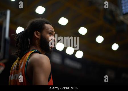 Valencia, Spanien. 06. April 2023. James Web of Valencia Basket in Aktion während der regulären Saison der Turkish Airlines EuroLeague Runde 33 in der Fuente de San Luis Sport Hall. Basket von Valencia 79:68 Virtus Segafredo Bologna Roster (Foto: Vicente Vidal Fernandez/SOPA Images/Sipa USA) Guthaben: SIPA USA/Alamy Live News Stockfoto