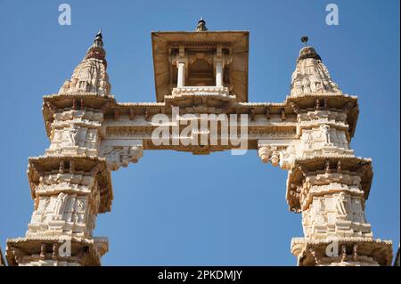 Eintritt zum Shri Jagat Shiromani Mandir, einem hinduistischen Tempel in Amer, der den hinduistischen Göttern Meera bai, Krishna und Vishnu, ja, gewidmet ist Stockfoto