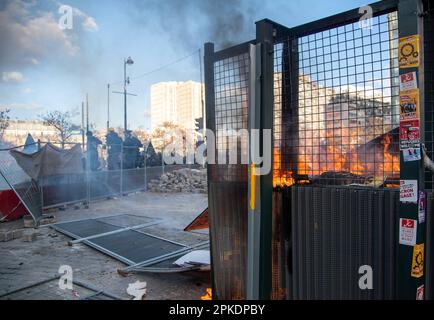 Paris, Frankreich. 07. April 2023. 11. Tag der Mobilisierung in Frankreich, Demonstrationen und Aufstände gegen die Rentenreform der Regierung Macron Editorial Use Only Credit: Independent Photo Agency/Alamy Live News Stockfoto