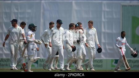 Bangladesch hat Irland eine Sieben-Wicket-Niederlage eingebracht, während die Heimat vor dem Ende der zweiten Sitzung am vierten Tag o ein Ziel mit 138 Runden verfolgt hat Stockfoto