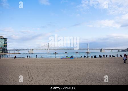 Gwangandaegyo Hängebrücke oder Diamond Brücke und Landschaftsmeer für koreanische Reisende besuchen Sie Gwangalli und Gwangan Beach auf P Stockfoto