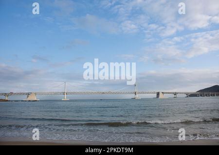 Gwangandaegyo Hängebrücke oder Diamond Brücke und Landschaftsmeer für koreaner Reisende besuchen Gwangalli und Gwangan Sandstrand Stockfoto