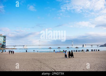 Gwangandaegyo Hängebrücke oder Diamond Brücke und Landschaftsmeer für koreanische Reisende besuchen Sie Gwangalli und Gwangan Beach auf P Stockfoto
