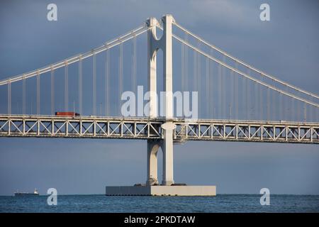 Gwangandaegyo Hängebrücke oder Diamond Brücke und Landschaftsmeer für koreaner Reisende besuchen Gwangalli und Gwangan Sandstrand Stockfoto