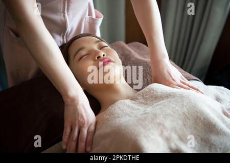 Frau in ästhetischer Behandlung Stockfoto