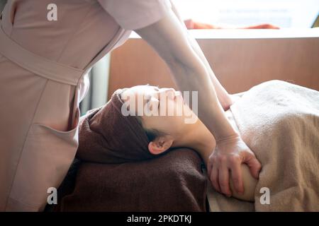 Frau in ästhetischer Behandlung Stockfoto