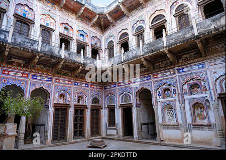 Kamal Morarka Haveli Museum in Shekhawati. Marwari-Händler bauten große Havelis in der Region Shekhawati, die aus dem 17. Bis 19. Jahrhundert stammen Stockfoto