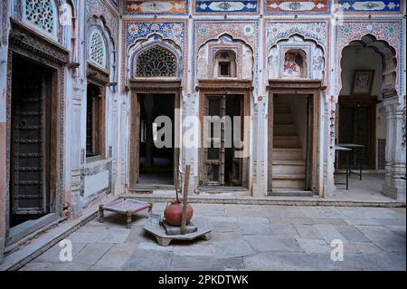 Kamal Morarka Haveli Museum in Shekhawati. Marwari-Händler bauten große Havelis in der Region Shekhawati, die aus dem 17. Bis 19. Jahrhundert stammen Stockfoto