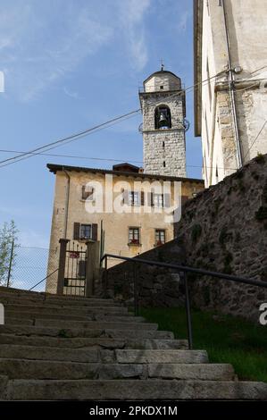 Italien, Lombardei, Brescia, Valsabbia. Bagolino von Bagolino aus gesehen Stockfoto