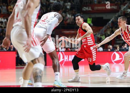 Belgrad, Serbien, 6. April 2023. Kostas Sloukas von Olympiacos Piraeus fährt während des EuroLeague-Spiels der Turkish Airlines 2022/2023 zwischen Crvena Zvezda mts Belgrad und Olympiacos Piraeus in der Halle Aleksandar Nikolic in Belgrad, Serbien, in den Korb. 6. April 2023. Kredit: Nikola Krstic/Alamy Stockfoto