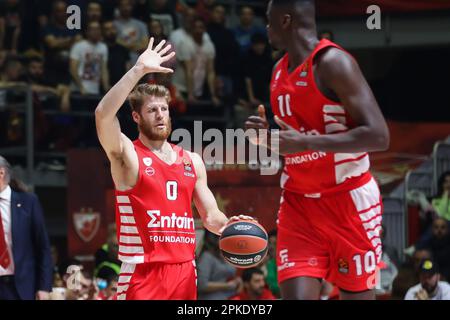 Belgrad, Serbien, 6. April 2023. Thomas Walkup von Olympiacos Piraeus Gesten während des EuroLeague-Spiels der Turkish Airlines 2022/2023 zwischen Crvena Zvezda mts Belgrad und Olympiacos Piraeus in der Halle Aleksandar Nikolic in Belgrad, Serbien. 6. April 2023. Kredit: Nikola Krstic/Alamy Stockfoto