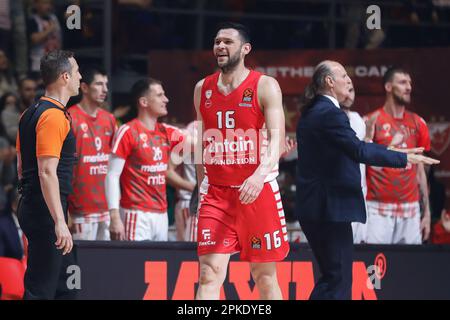 Belgrad, Serbien, 6. April 2023. Kostas Papanikolaou von Olympiacos Piraeus reagiert während des EuroLeague-Spiels der Turkish Airlines 2022/2023 zwischen Crvena Zvezda mts Belgrad und Olympiacos Piraeus in der Halle Aleksandar Nikolic in Belgrad, Serbien. 6. April 2023. Kredit: Nikola Krstic/Alamy Stockfoto