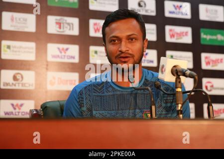 Bangladesch Testhauptmann Shakib Al Hasan nimmt an der Pressekonferenz nach dem Spiel Teil, als Bangladesch Irland eine Sieben-Wicket-Niederlage als Jagd auf die Heimat gab Stockfoto