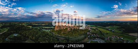 Die majestätische Festung von Riegersburg: Ein Blick aus der Vogelperspektive: Burg Riegersburg Stockfoto