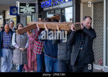 Brentwood, Essex, 7. April 2023 Karfreitagsprozession Witness Walk von St. Thomas Church und Brentwood High Street Credit Richard Lincoln/Alamy Live News Stockfoto