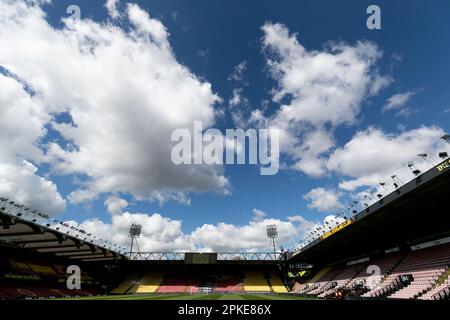 Ein allgemeiner Blick ins Vicarage Road Stadium, Heimstadion des Watford Football Club, ist vor dem Sky Bet Championship-Spiel Watford vs Huddersfield Town in Vicarage Road, Watford, Großbritannien, 7. April 2023 zu sehen (Foto von Juan Gasparini/News Images) Stockfoto